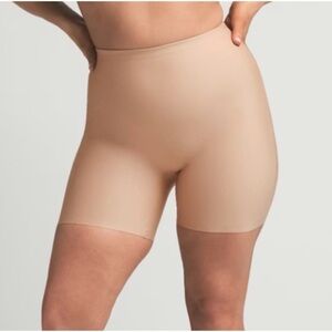Skims Body Hip-Enhancing Padded Shorts